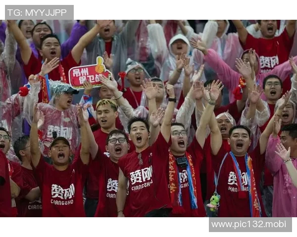 不管身在何处，有球迷的地方就是我们的主场！ 感谢你们的每一次奔赴！