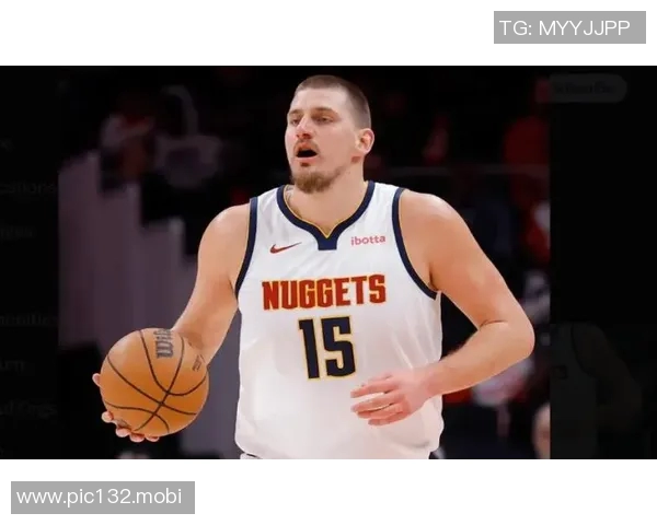 本赛季仅三人场均25+5+5且命中率50+%：里夫斯、约基奇、字母哥